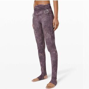 LULULEMON- Hug‎ your Core Super High-Rise Tight 28" Leggings Stirrups